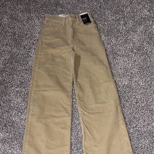Levi’s Women’s corduroy high-waisted flare pant. Size 25.